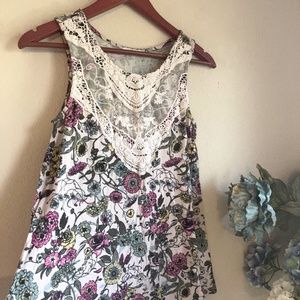 Light pink floral Maurices top